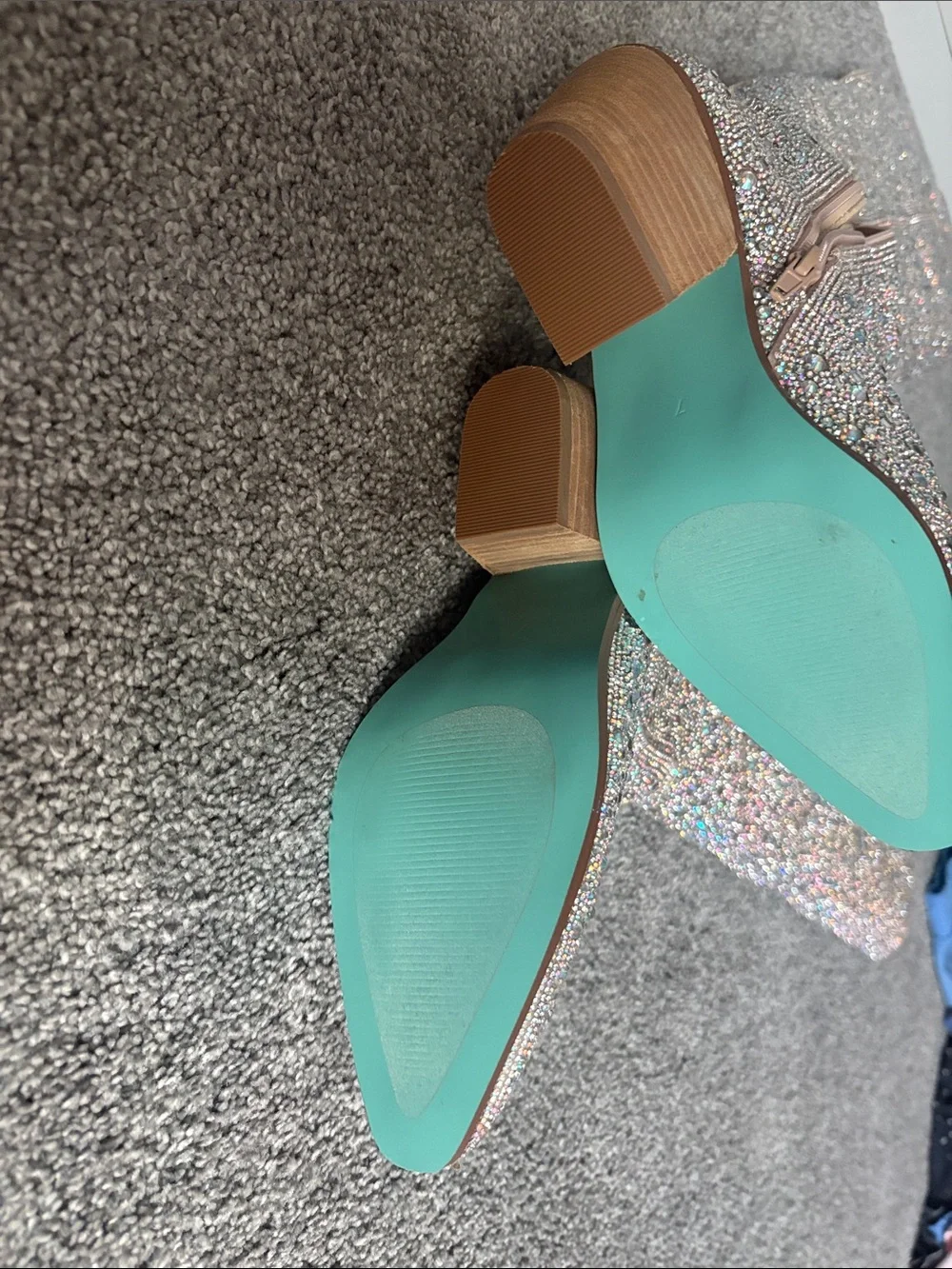250$ size 7